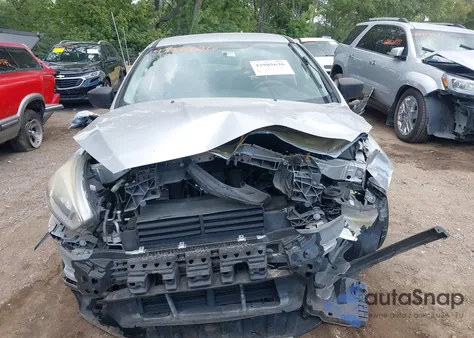 2015 Ford Focus S из США, поврежденный, VIN 1FADP3E21FL322152